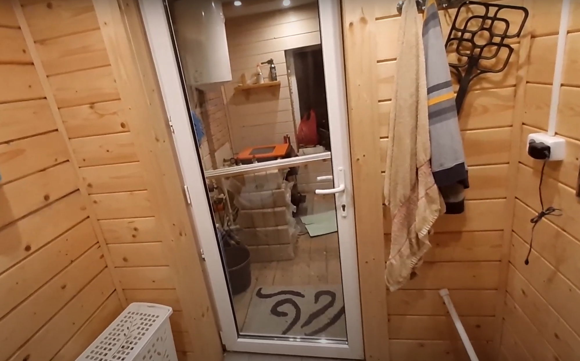 Установка межкомнатных пластиковых дверей